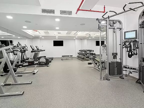 4th image of 110 Greenwich St APT 5F