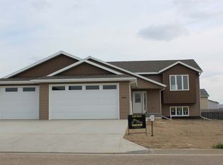 6025 Reily Rd, Bismarck, ND 58504