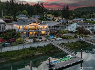 2240 Cove Dr, Oak Harbor, WA 98277