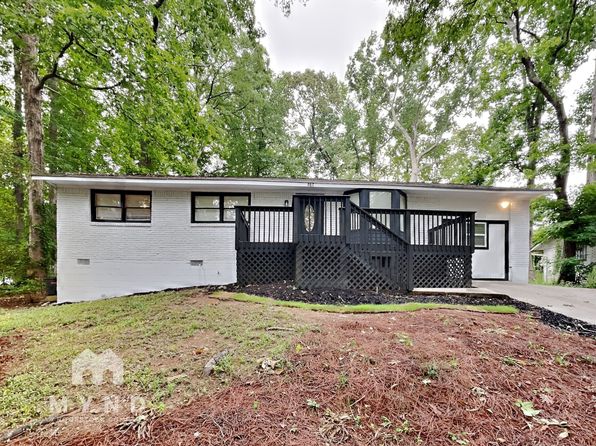 467 Camelot Pkwy