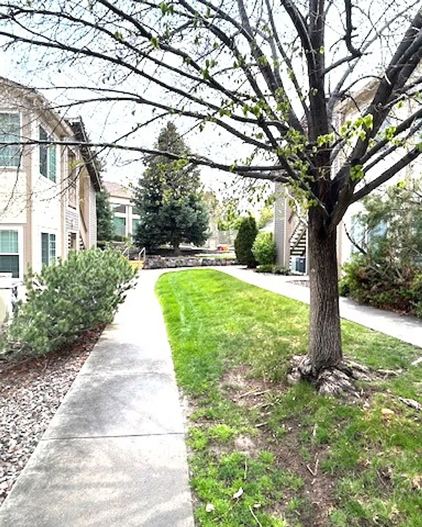 Great Littleton Condominium with Garage — Photo 3