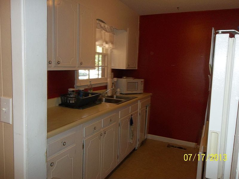 2nd image of 1713 Azalea Dr APT B