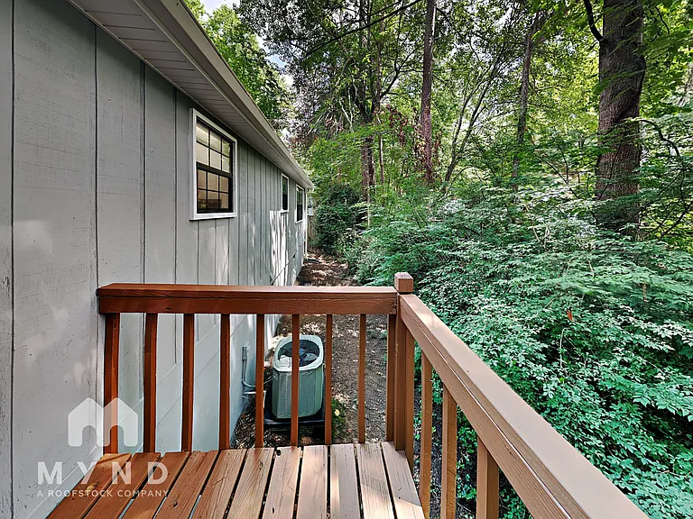4020 Hudson Dr — Photo 18