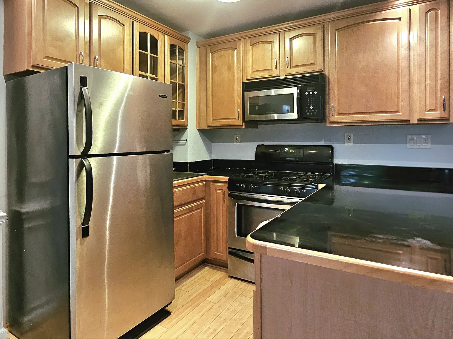 Studio, 420 sqft, $1,850 — Photo 3