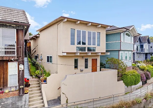 2 bed, 1.5 bath, 1200 sqft, $5,100 — Photo 1