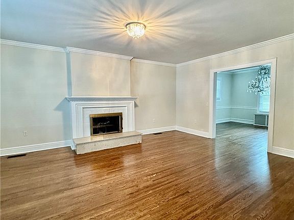 5th image of 293 Riverside Dr