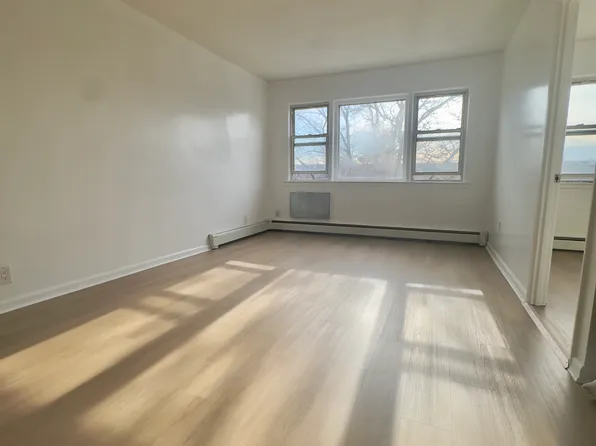 6147 185th St #3, Fresh Meadows, NY 11365