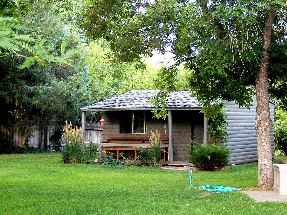 Guest Cabin in Backyard