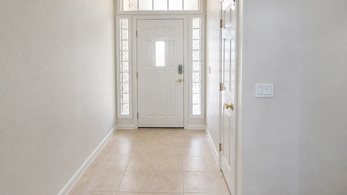 Building Photo - 2024 E Mackay Dr #1