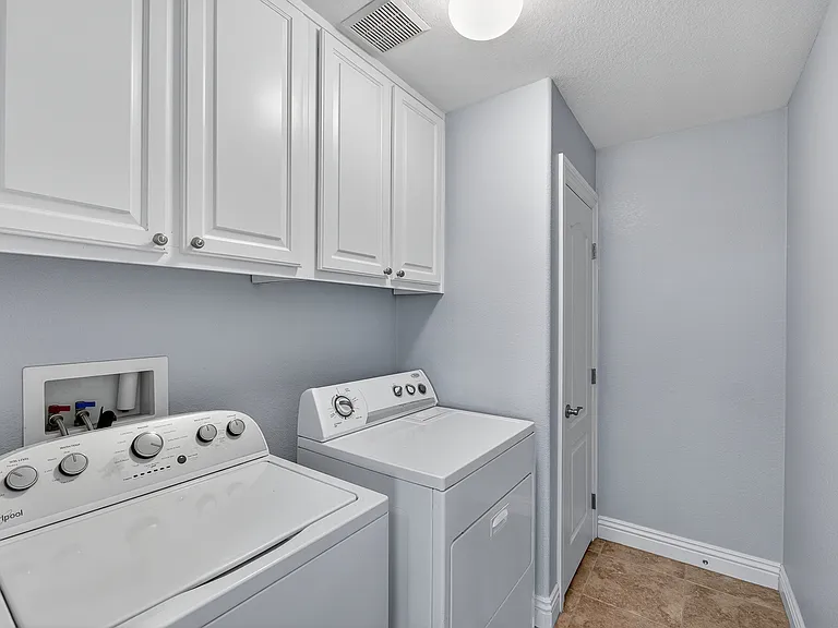 9157 Sunken Meadow Ave — Photo 27