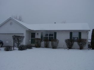 1412 Golf View Dr, Nappanee, IN 46550
