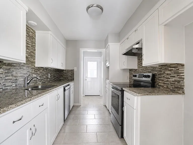 1833 Country Village Blvd — Photo 5
