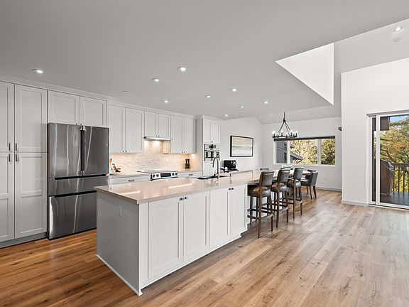 4th image of 312 Deer Hollow Dr