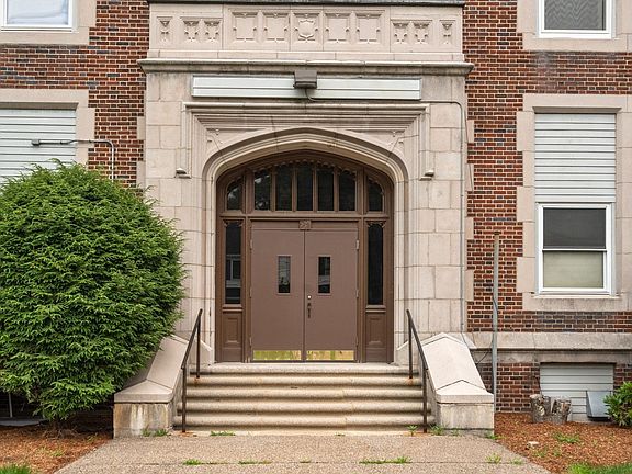 2nd image of 21 Middlesex Ave APT 303
