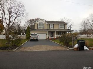 1668 Louis Kossuth Ave, Bohemia, NY 11716
