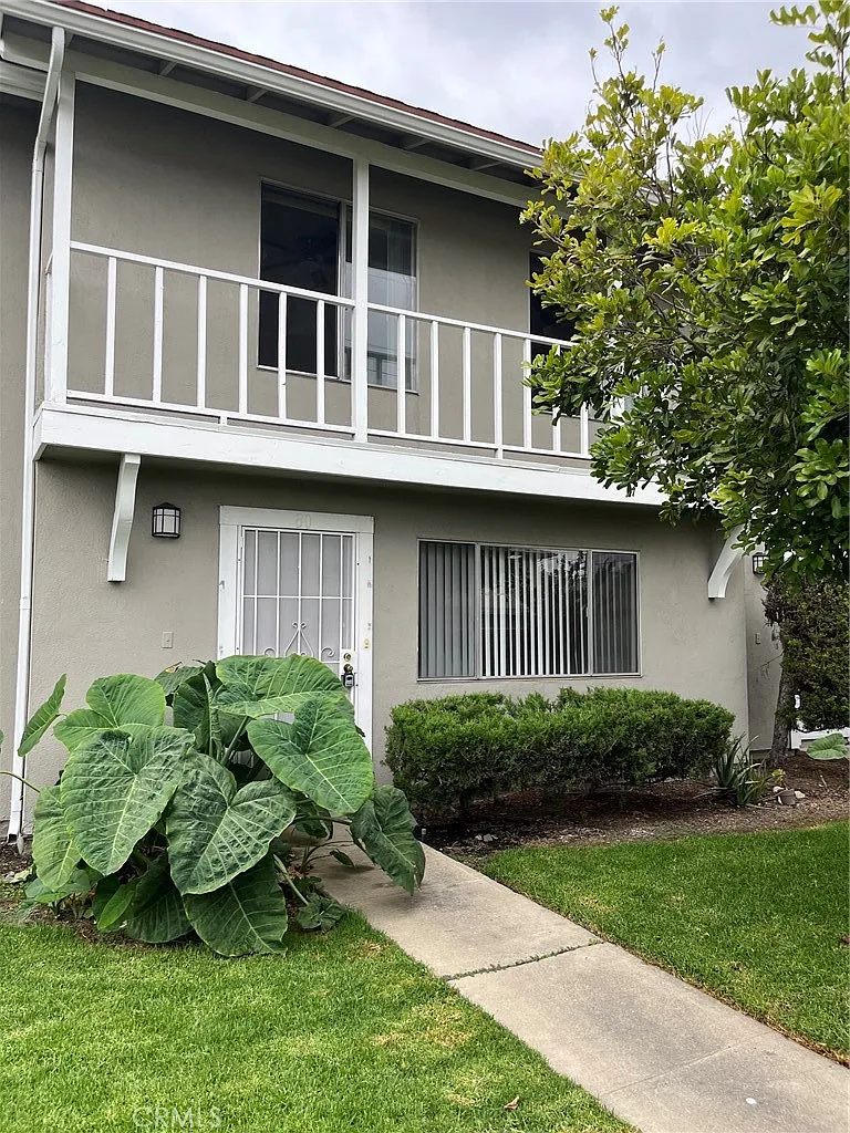 4 bed, 2.5 bath, 1296 sqft, $3,995 — Photo 1