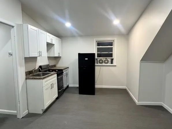 (undisclosed Address), Islip, NY 11751
