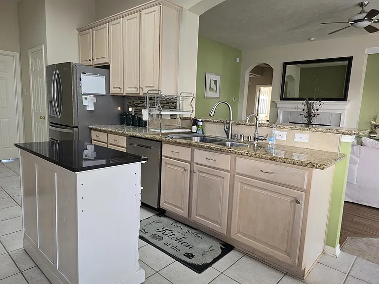 9406 Sunlake Dr — Photo 6