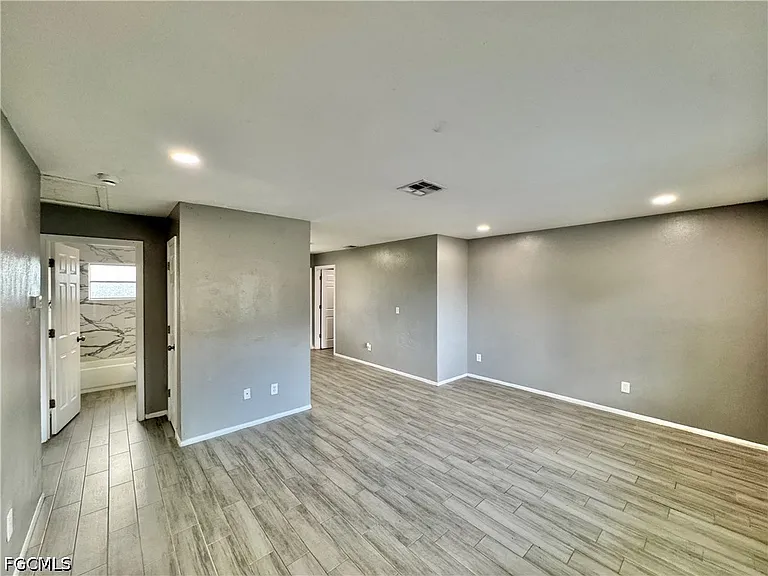 142 Harry Ave S — Photo 4