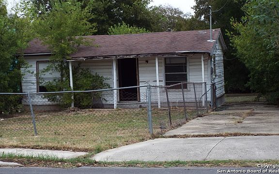2nd image of 1738 Amanda St