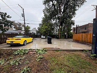 2nd image of 736 E 90th St