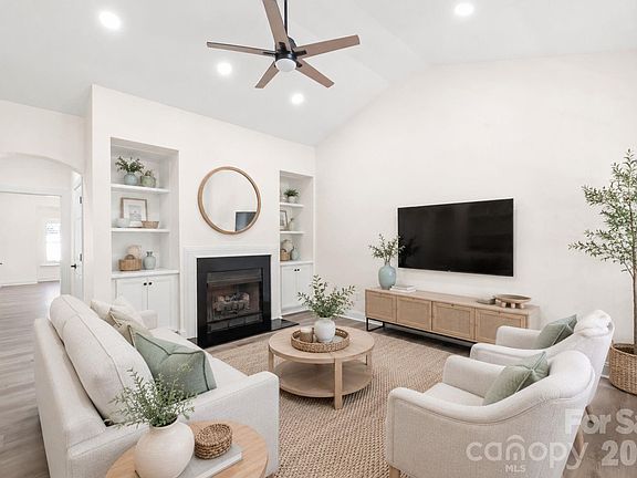 4th image of 4109 Twenty Grand Dr