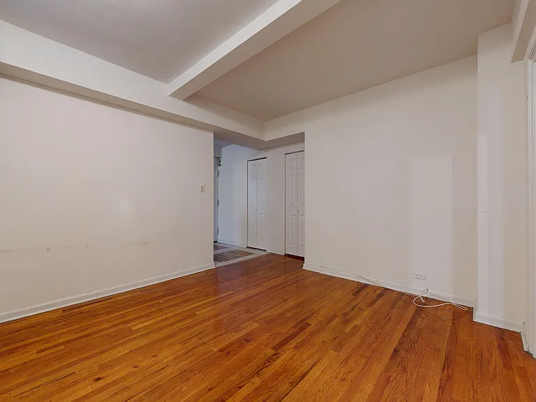 301 E 38th St #14J — Photo 2