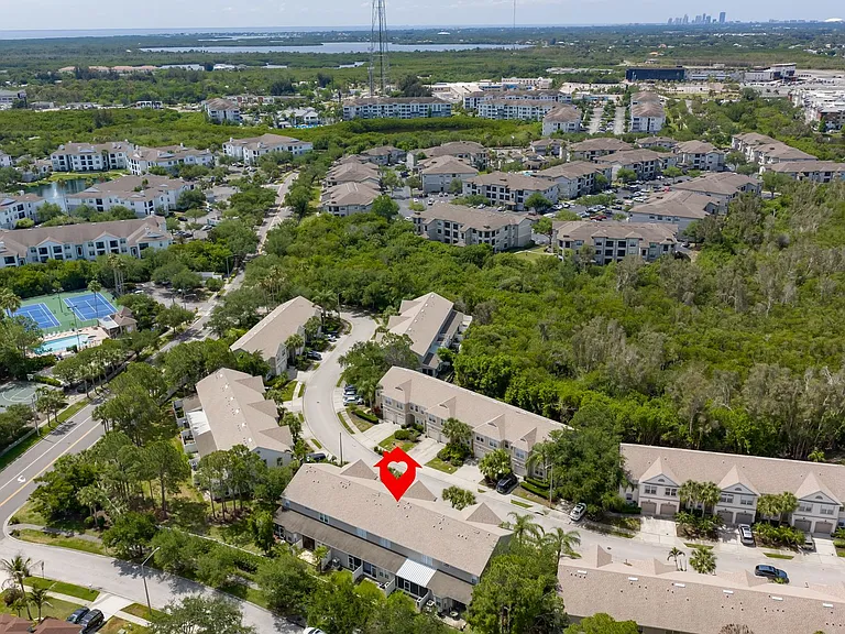 671 Vallance Way NE — Photo 35