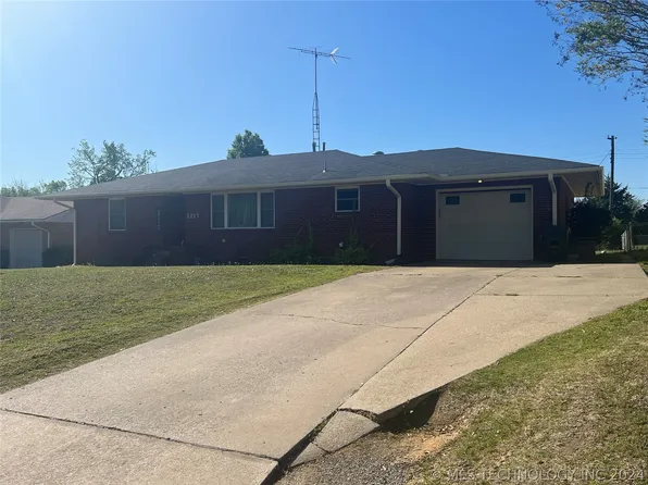 1217 E 9th St, Cushing, OK 74023
