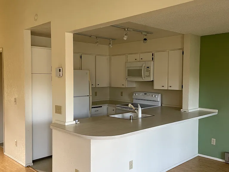 14703 NE 35th St — Photo 2