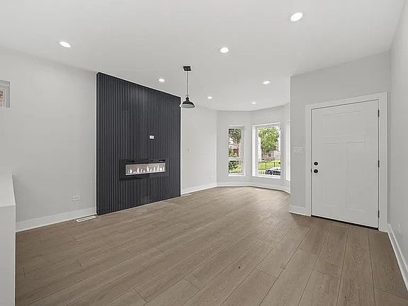 3rd image of 6423 S Evans Ave #2