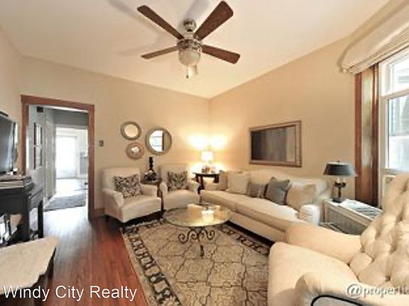 3rd image of 6337 N Lakewood Ave #1
