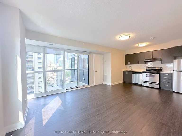 561 Sherbourne St #702 — Photo 2