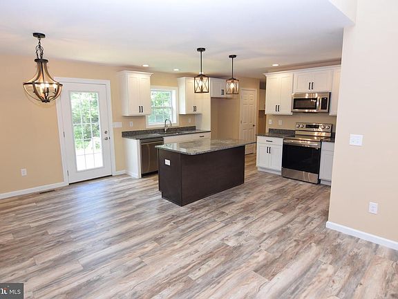 3rd image of 3 Highland Dr E