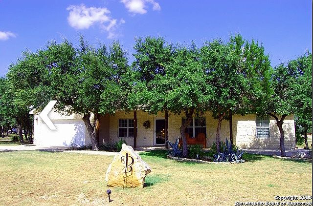Masonry w/ 2 Car Garage