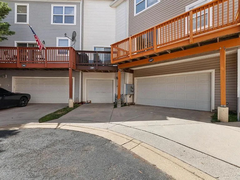 21807 Petworth Ct — Photo 35