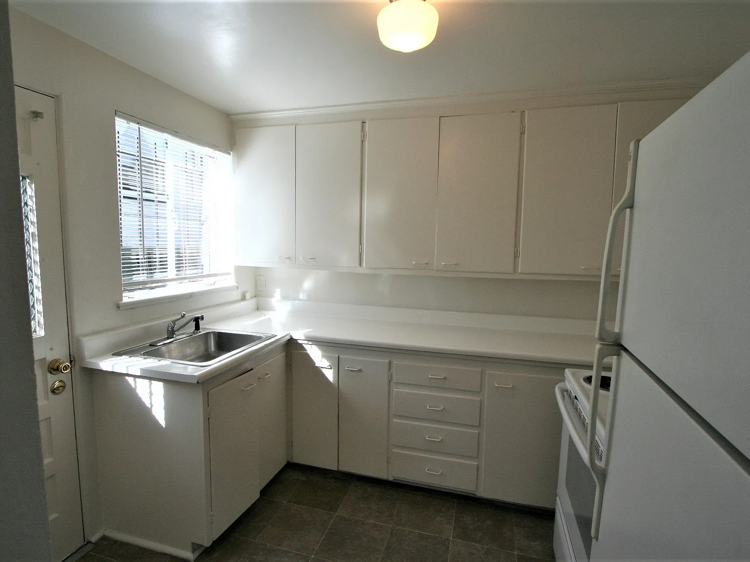 2 bed, 700 sqft, $1,595 — Photo 4