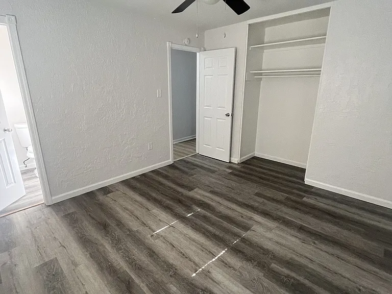 2406 NW 4th St — Photo 14