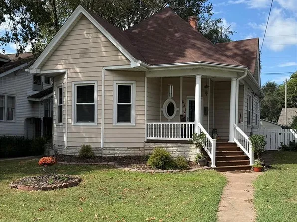 621 W Clay St, Collinsville, IL 62234