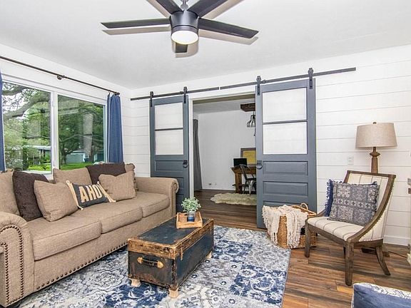 3rd image of 804 S Palm Dr