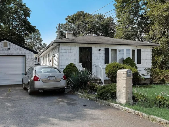 28 Lakewood Street, Wyandanch, NY 11798