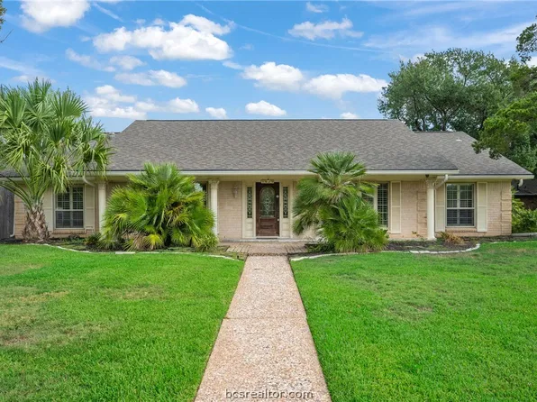 1605 Brook Hollow Dr, Bryan, TX 77802