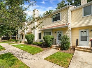 26 Westbrook Ct, Roselle, NJ 07203