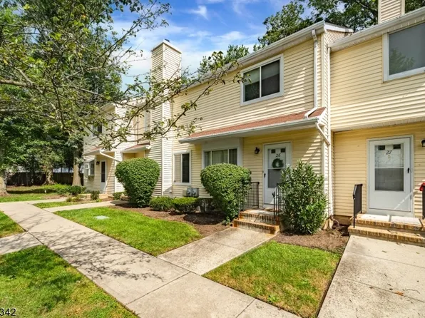 26 Westbrook Ct, Roselle Boro, NJ 07203