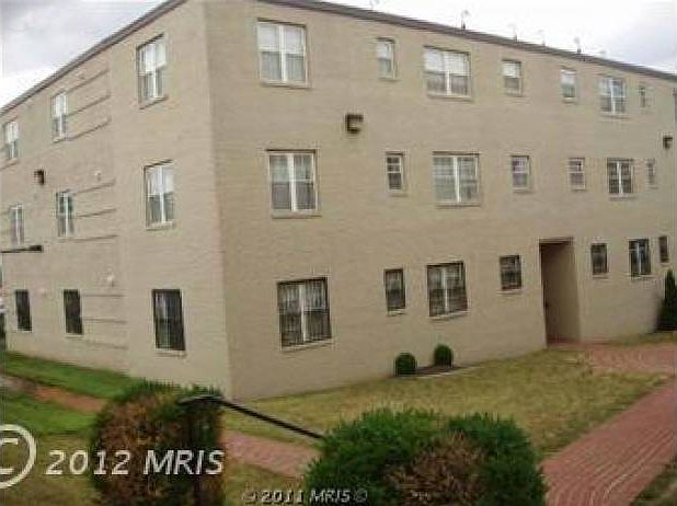 2nd image of 948 Eastern Ave NE APT 1