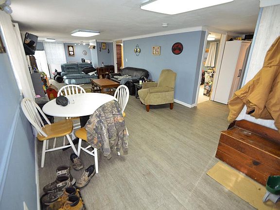 2nd image of 122 East Main Street