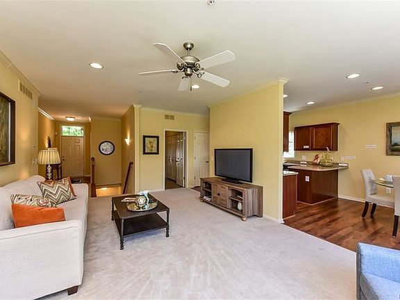 3rd image of 29520 Woodpark Cir
