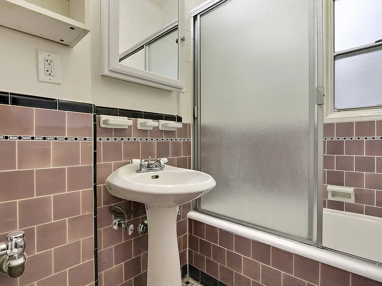 232 S Reeves Dr — Photo 21