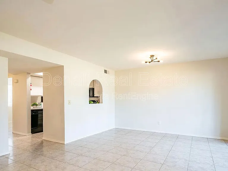 1329 S Mitchell Dr — Photo 7