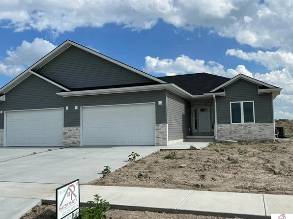2425 Fairway Dr, Crete, NE 68333